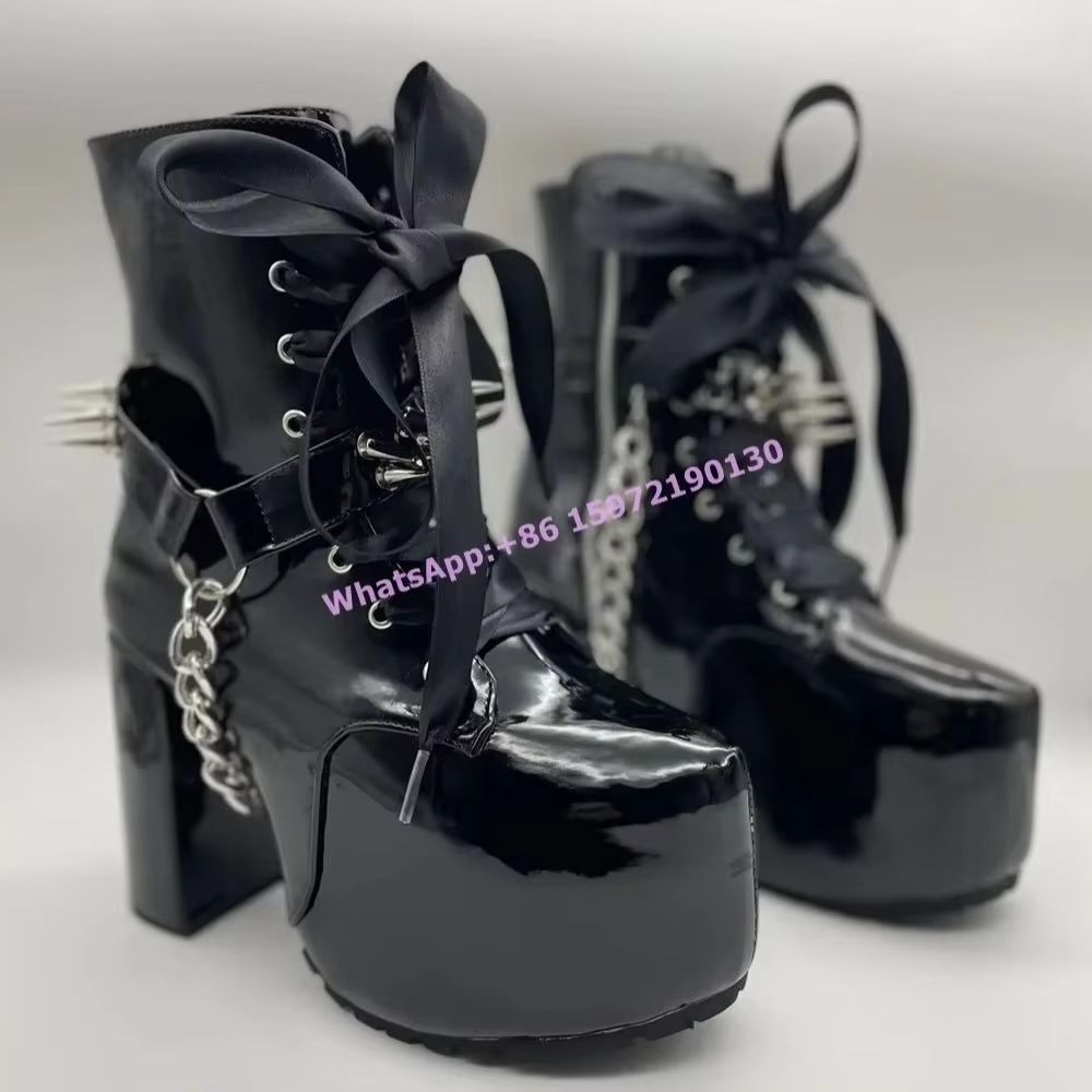 Ribbon Tie Heel - Bottines noires à rivets et lacets,