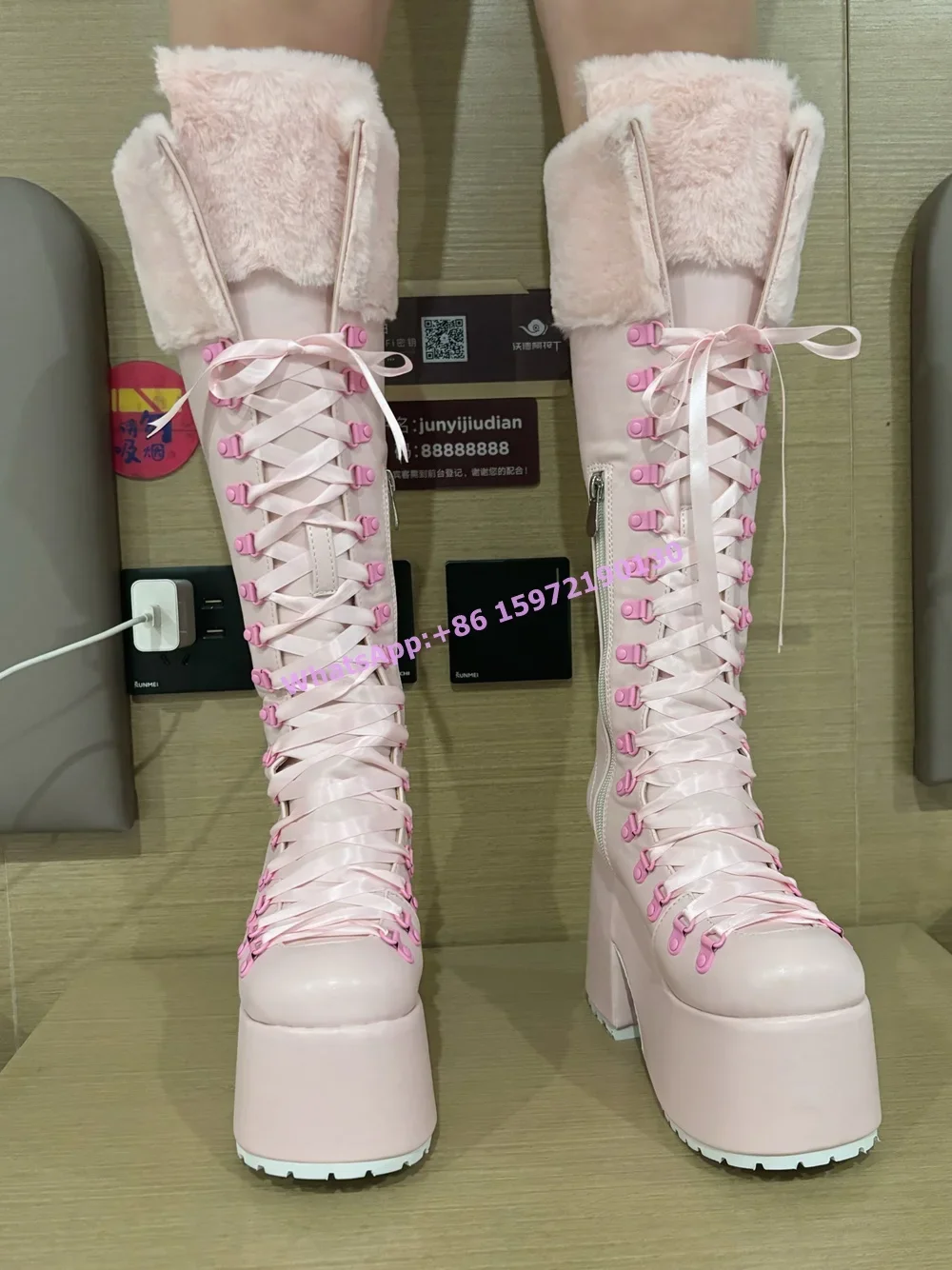 Bottes en fourrure rose à seme - Ribbon Tie Heel avis et prix