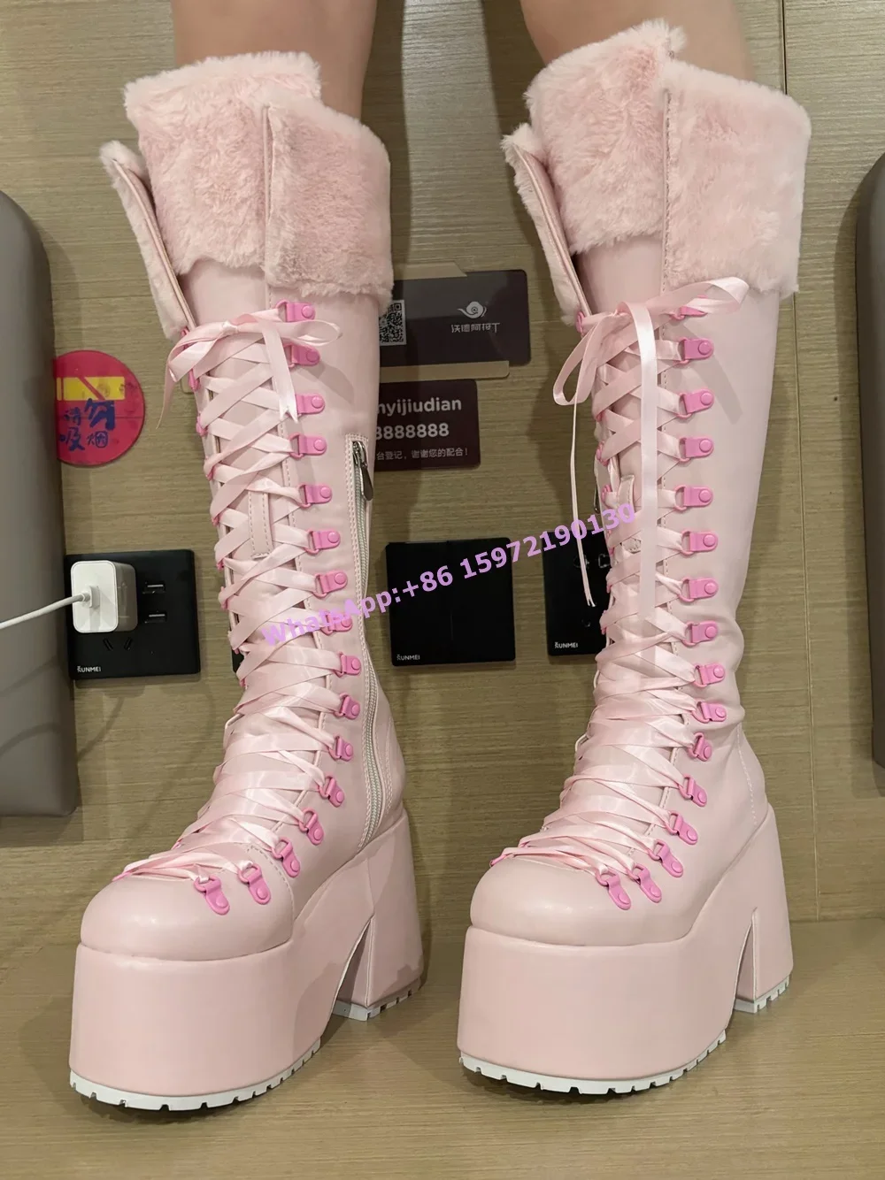Bottes en fourrure rose à seme - Ribbon Tie Heel avis et prix